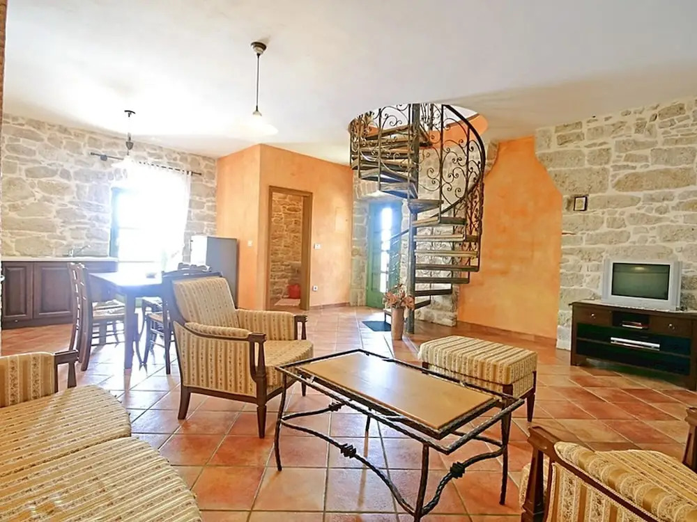 Spacious Villa With Private Pool and Enclosed Garden Near Porec and Beach