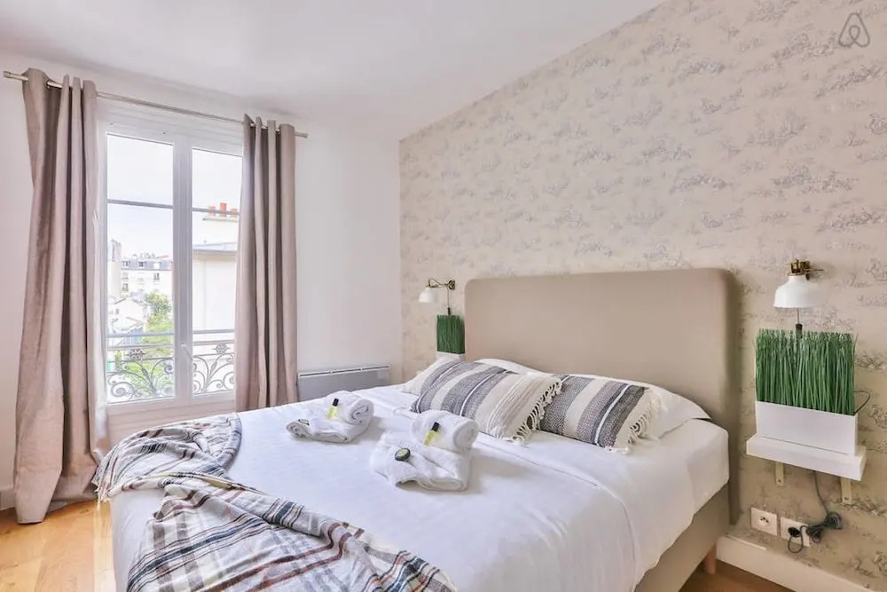 Family Apartment in Buttes Chaumont