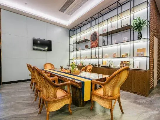 James Joyce Coffetel (Pu,er,high-speed rail station hotel ）