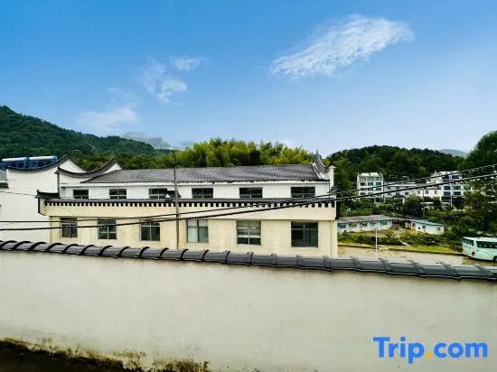 Tiantangzhai Colorful Holiday Hotel