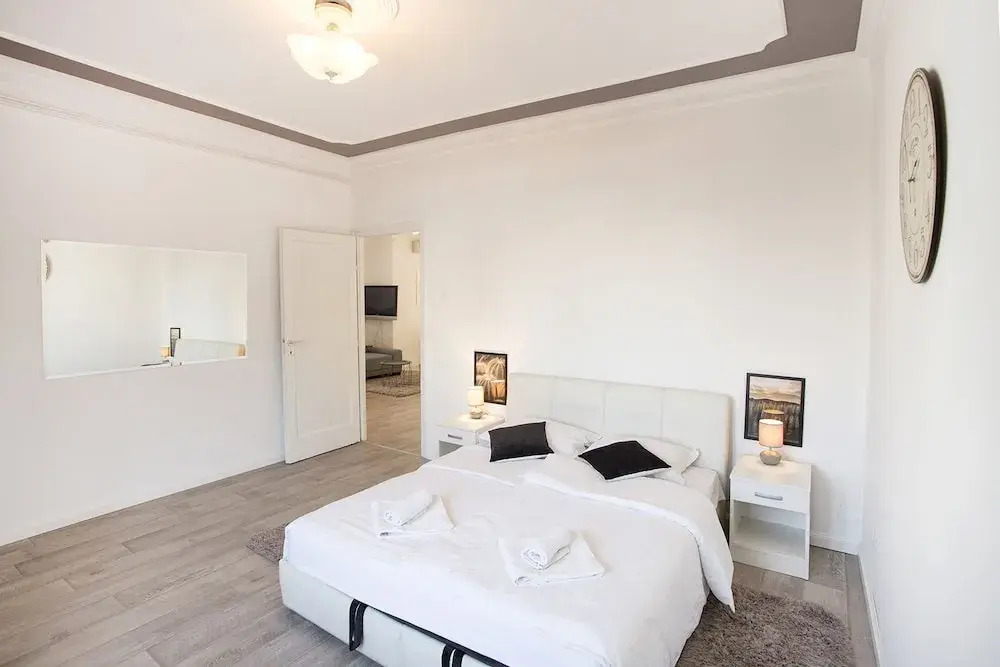 Central New Apartment