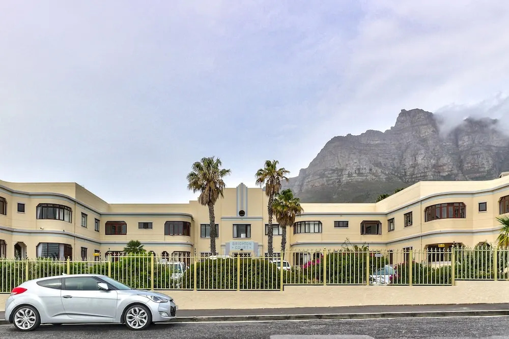 On the Beach in Camps Bay - Fully Equipped 2 Bedroom Apartment
