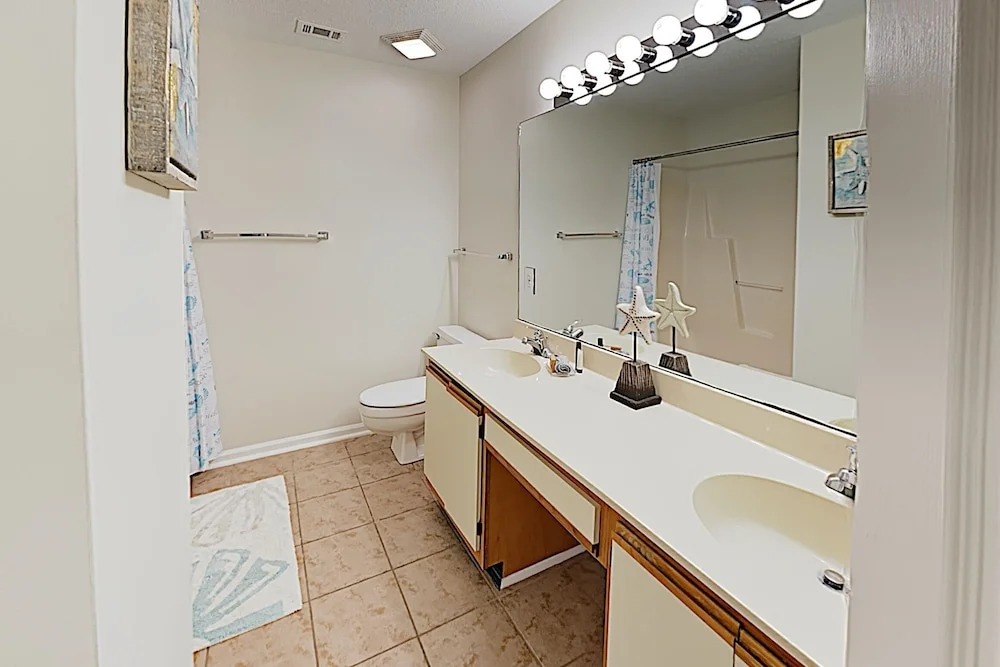 New Listing! All-Suite W/ 3 Pools - Walk To Beach! Townhouse