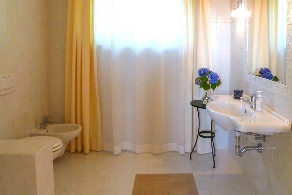 Stunning 4 bed Villa With Private Pool, Bbq, Wifi, Lake Views, Walking Distance to Restaurant