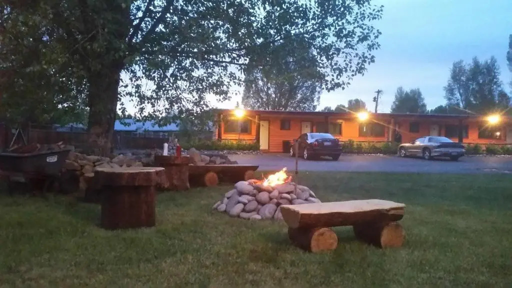 Long Holiday Motel