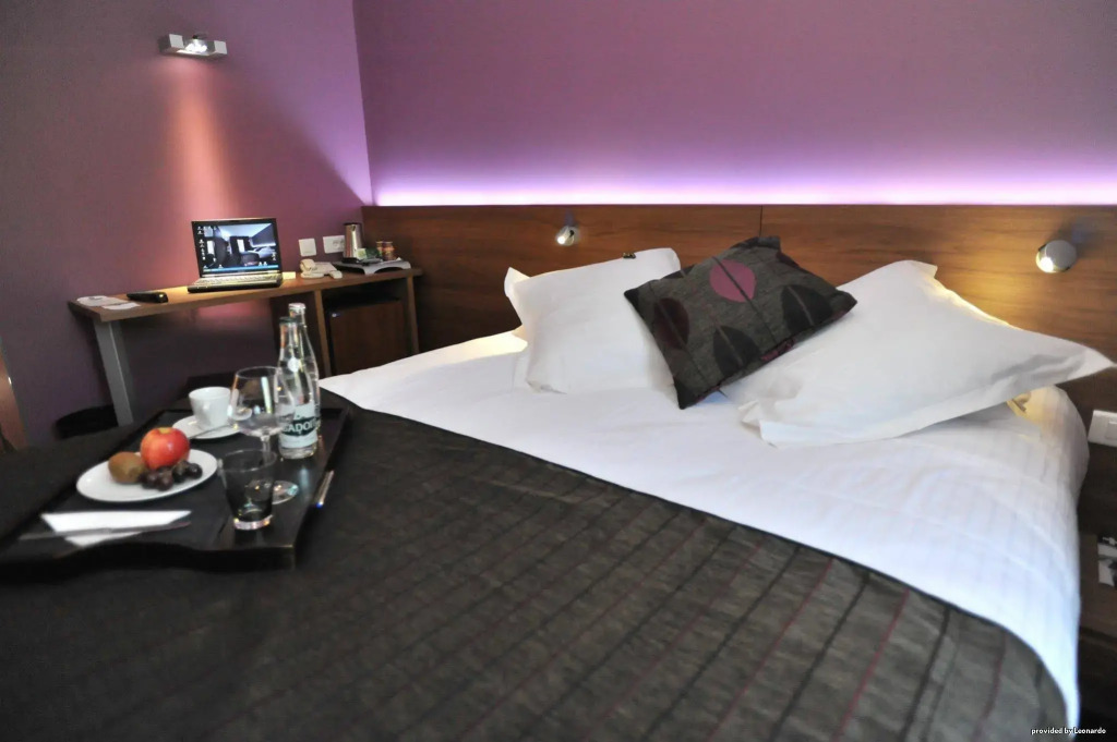 Hotel Full Colors