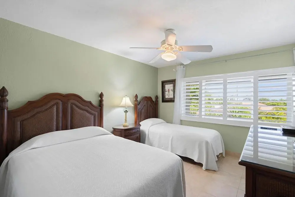 London House Seven Mile Beach Grand Cayman