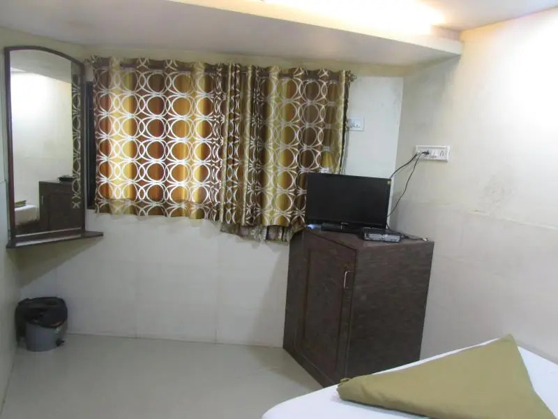 FabHotel Royal Residency Kurla