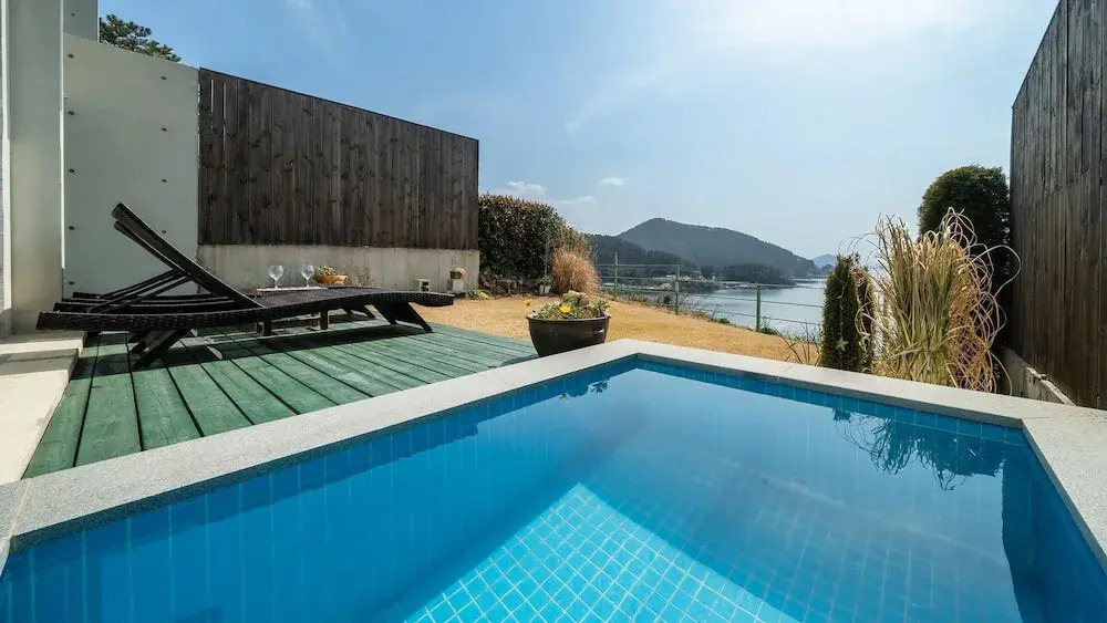 Geojedo Raonhiljo pollvilla Pension