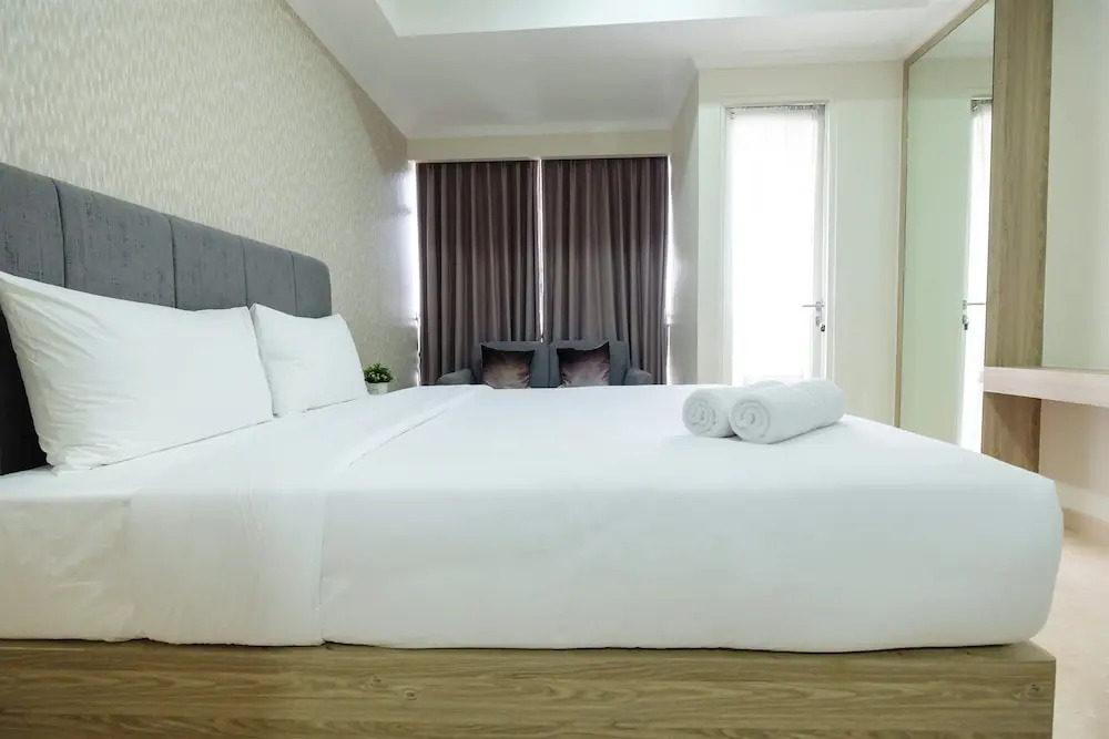 Minimalist and Comfort Studio Menteng Park Apartment By Travelio