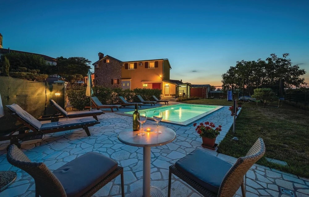Nice Home In Nova Vas
