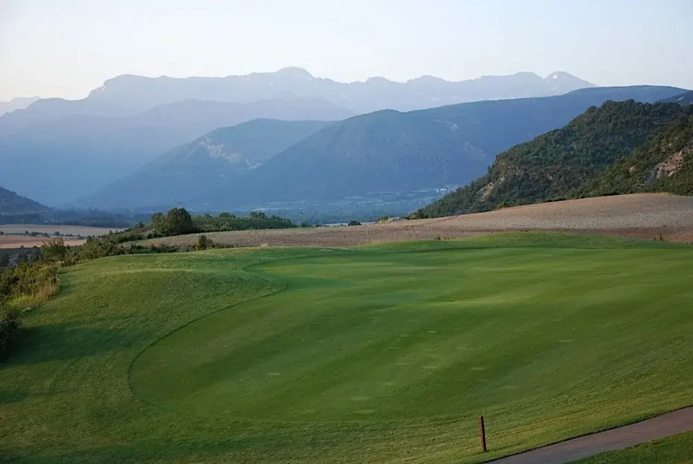 Pre-pyrenees Privileged Site For Hiking, Excursions And Skiing