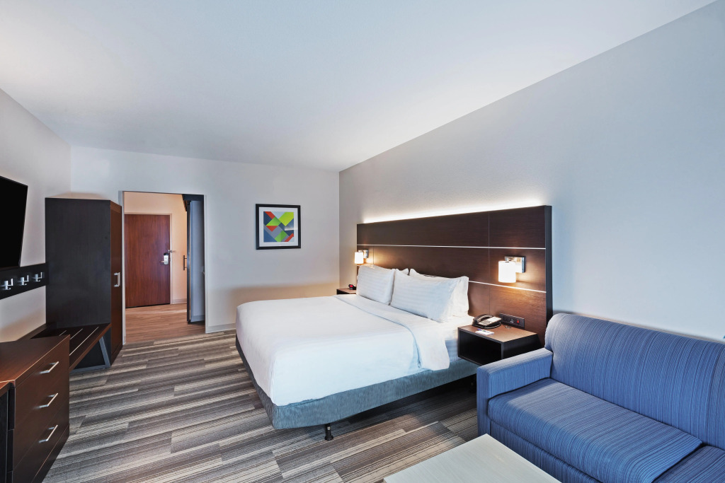 Holiday Inn Express & Suites - Coffeyville by IHG