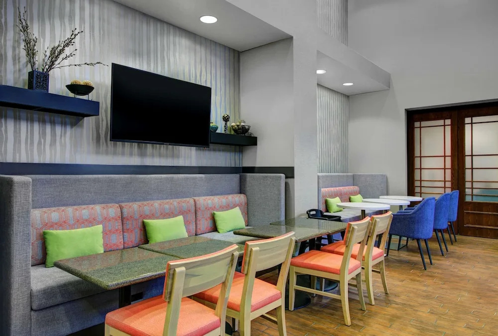 Hampton Inn & Suites Syracuse Erie Blvd I 690