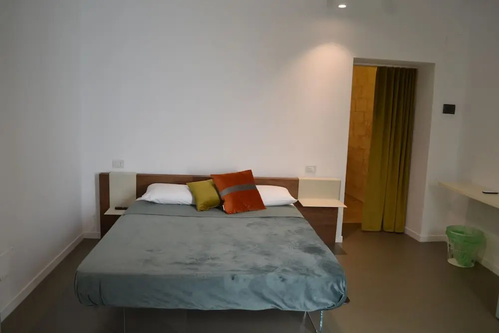 Corte Cairoli B&B and Suites
