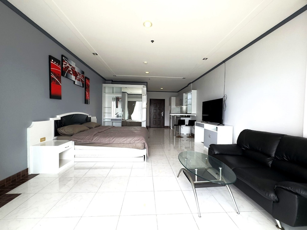 Sea View Studio - Jomtien Beachfront - View Talay 8