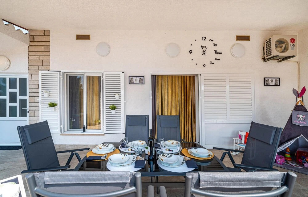 Nice Apartment in Rovanjska With Wifi and 2 Bedrooms