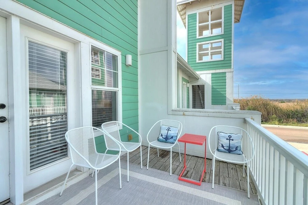 Aqua Meridian Mc12 3 Bedroom Condo by Redawning