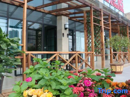 Zizhong Zhongtie Bomei Hotel