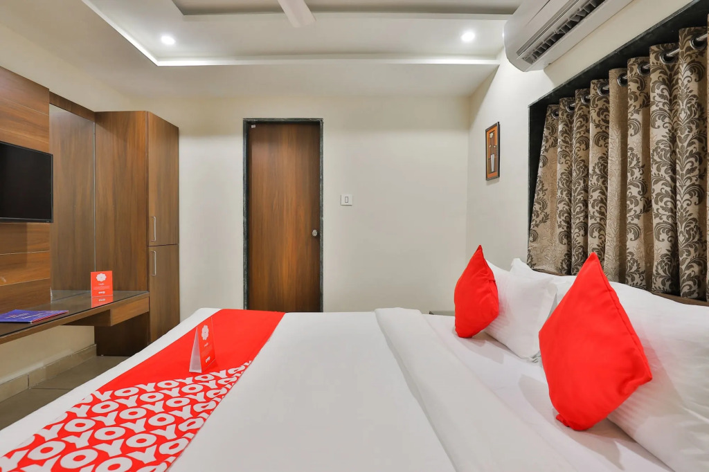 OYO 16086 Hotel Moris Banquets