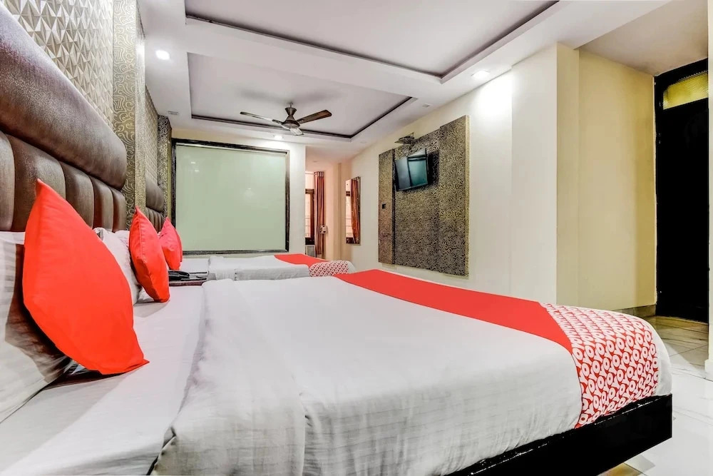 Hotel O by OYO Royal Palace