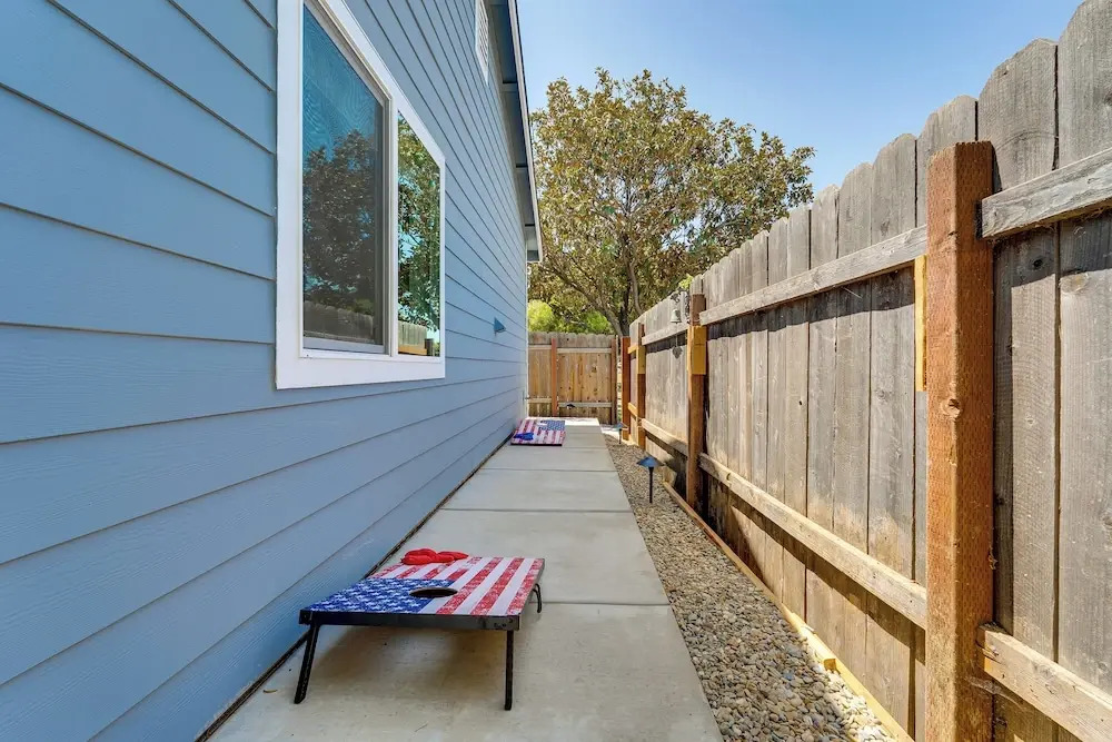 3 Mi to UC Davis: Retreat w/ Furnished Patio!
