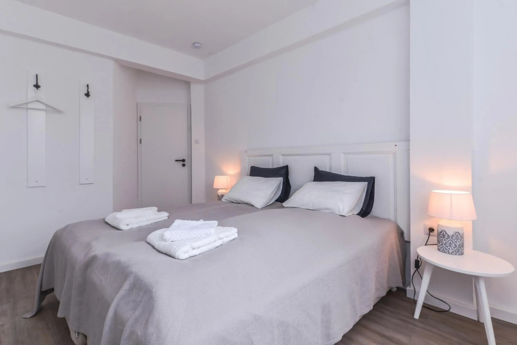 66 Apartment - Stylish Two Bedroom in Lozenets District
