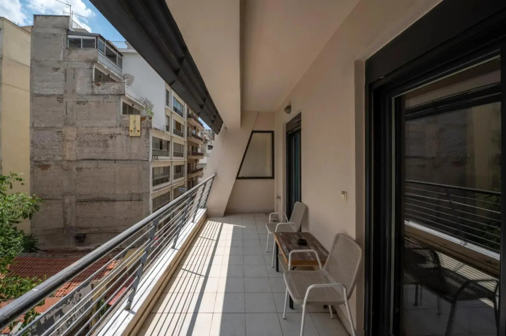 Kosmos Service Apartment City Center 2 With Parking