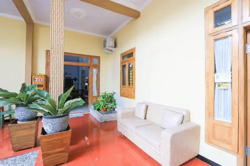 Spot On 2440 Wallet Family Residence Syariah