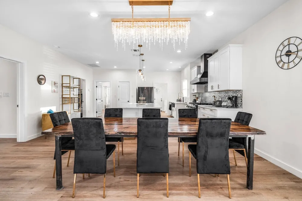Bold Bright 4br/3.5full Baths Near Riverwalk Dtown