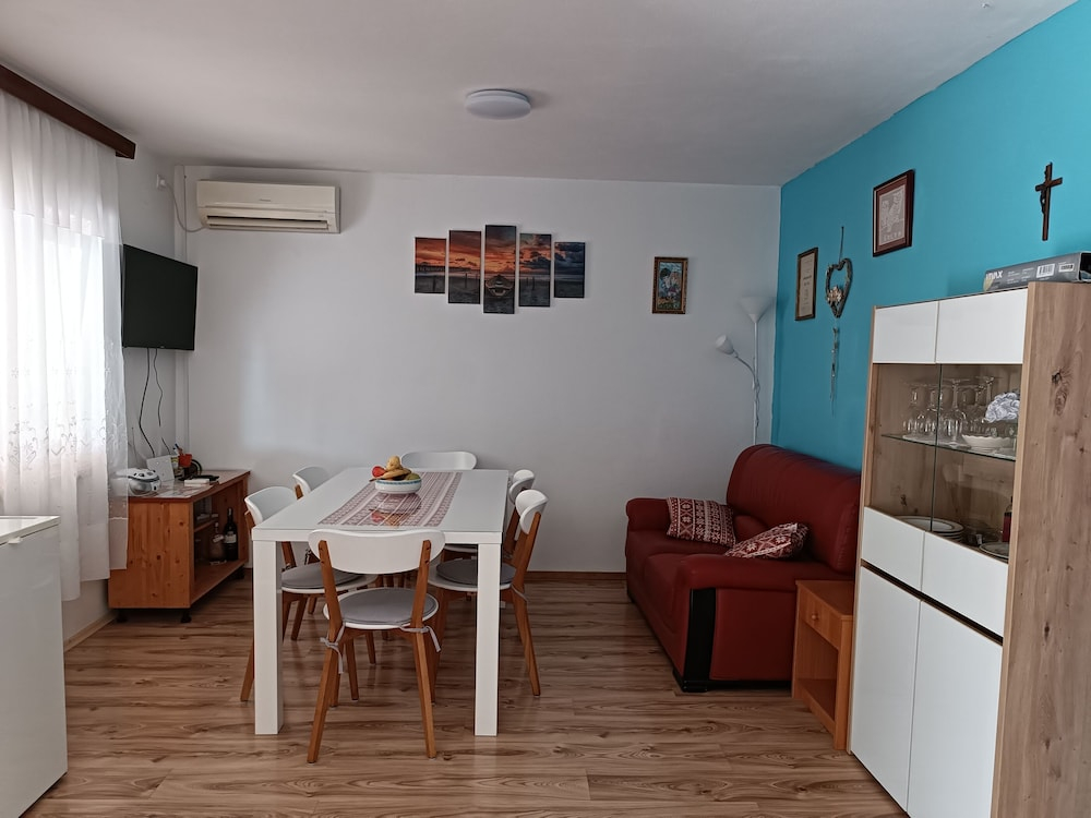 House Isabella