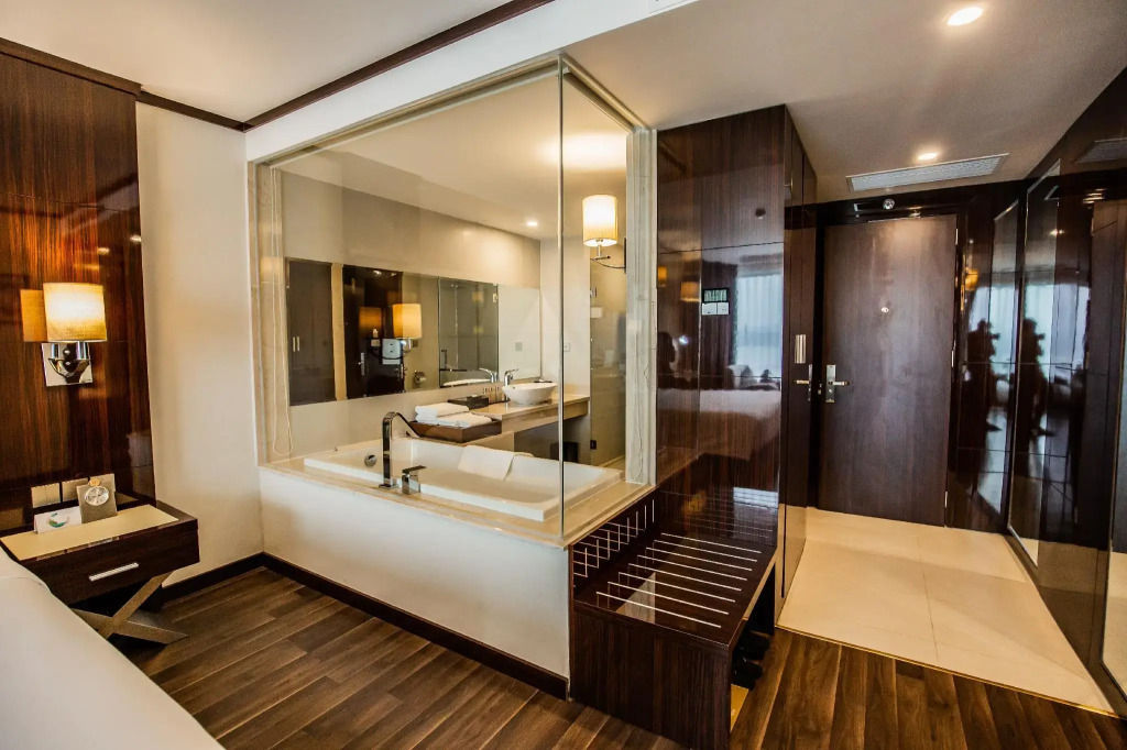 Central Luxury Hạ Long Hotel