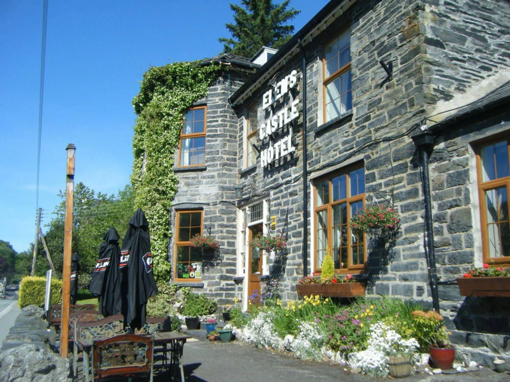 Elens Castle Bed, Breakfast and Bar