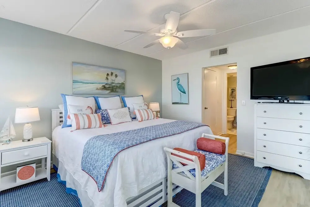 C5 Amelia South 2 Bedroom Condo by RedAwning