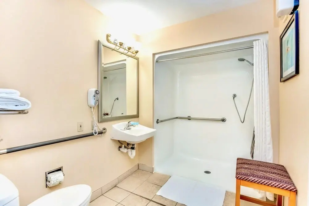 Cozy 1BR Suite With Two Queens - Pool and Hot Tub