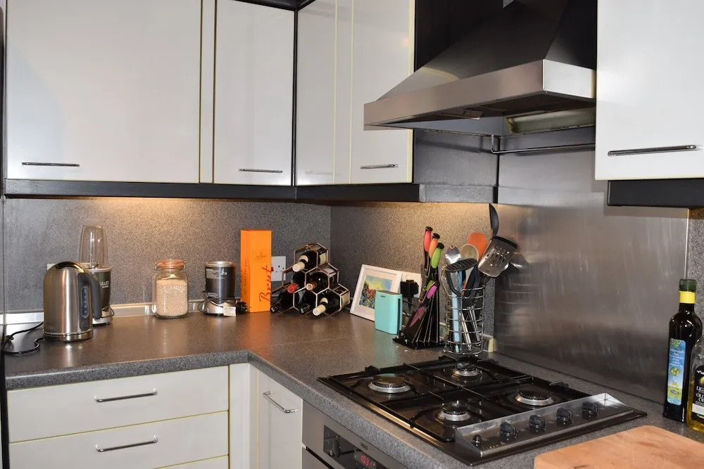 Modern 2 Bedroom Apartment With Views of Clapham Common