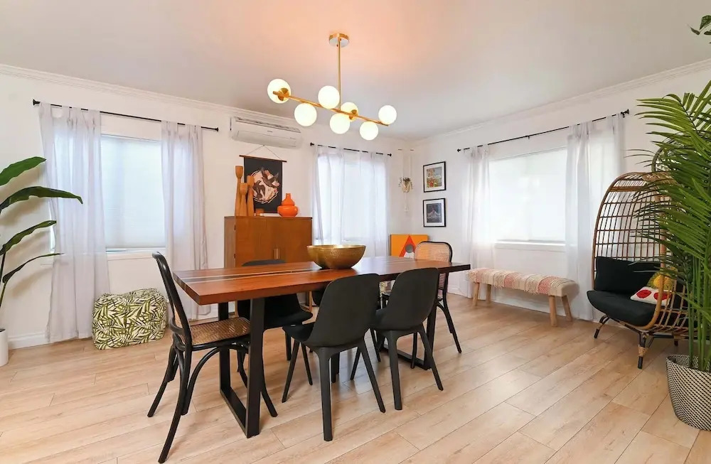 Immaculate 3bdr Private Bungalow, Walk to Beach!