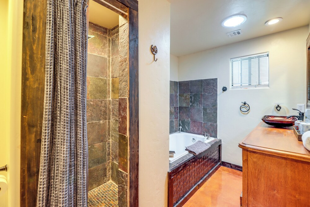 Shared Hot Tub + Fire Pit: Tucson Casita By Hiking