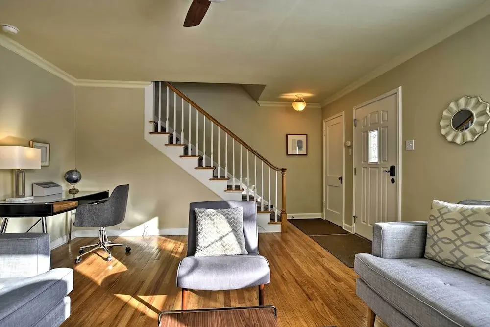 Townhome w/ Fast & New Wifi - Walk to Downtown!