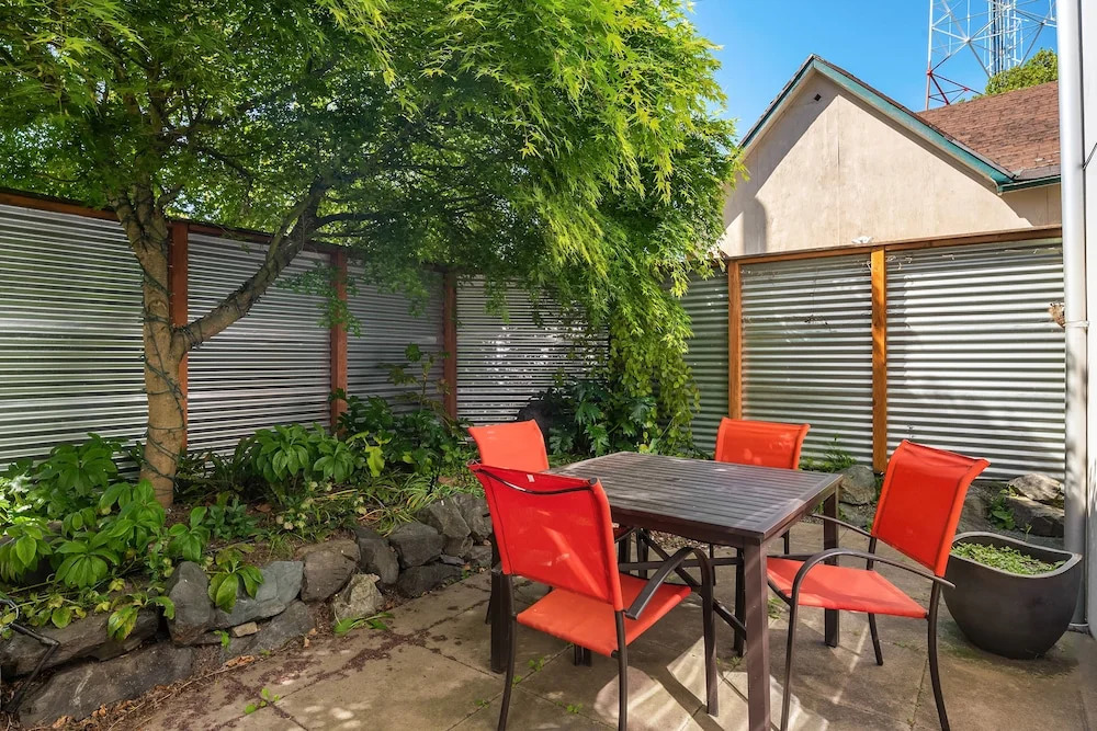 Seattle Vacation Home-18th Ave Townhome