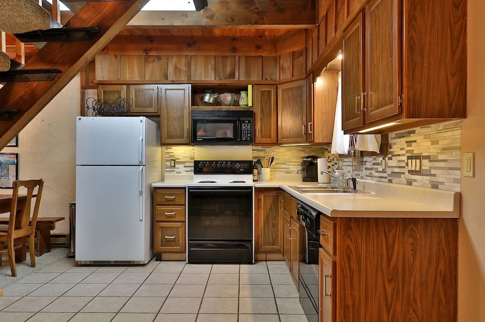 Hemlock Ridge 2b: Charming Two Floor Condo In The Heart Of Killington. Perfect! 3 Bedroom Condo