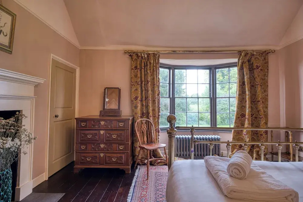 Stunning 4BD Home in Worcestershire