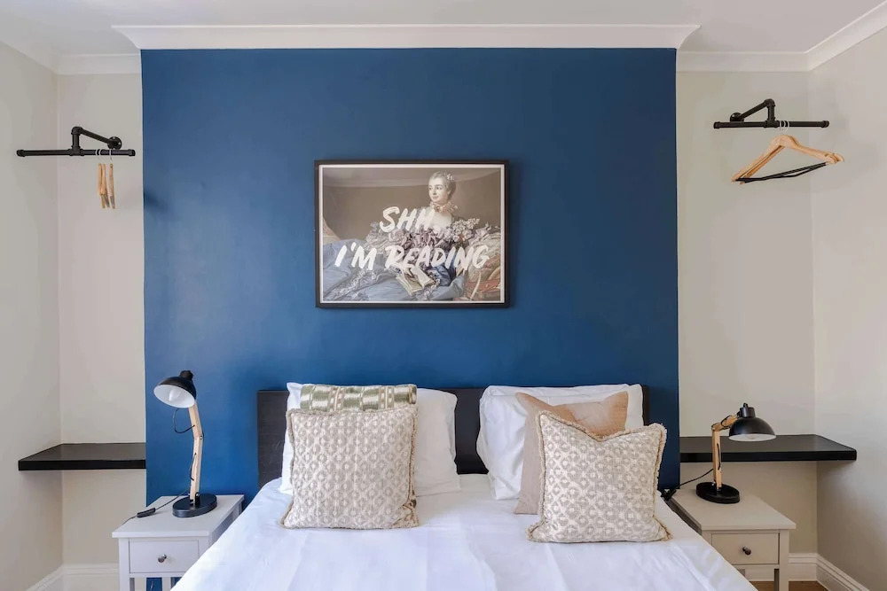 Charming Central London Retreat by Frankie Says