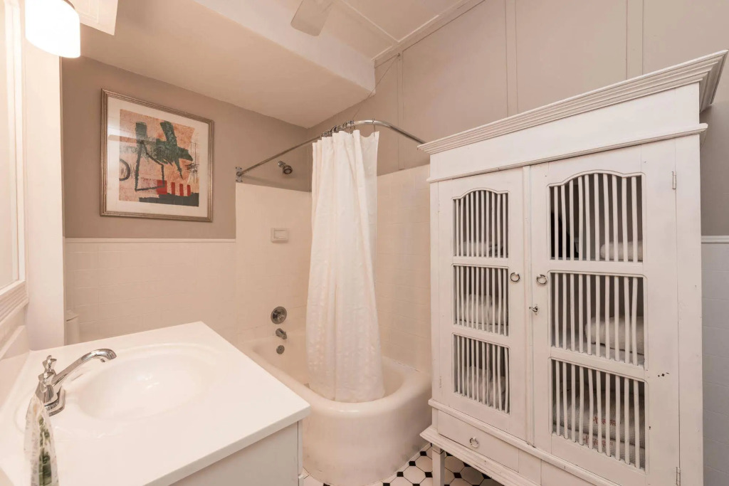 Alexanders Guesthouse-Adult Exclusive, LGBTQ Friendly