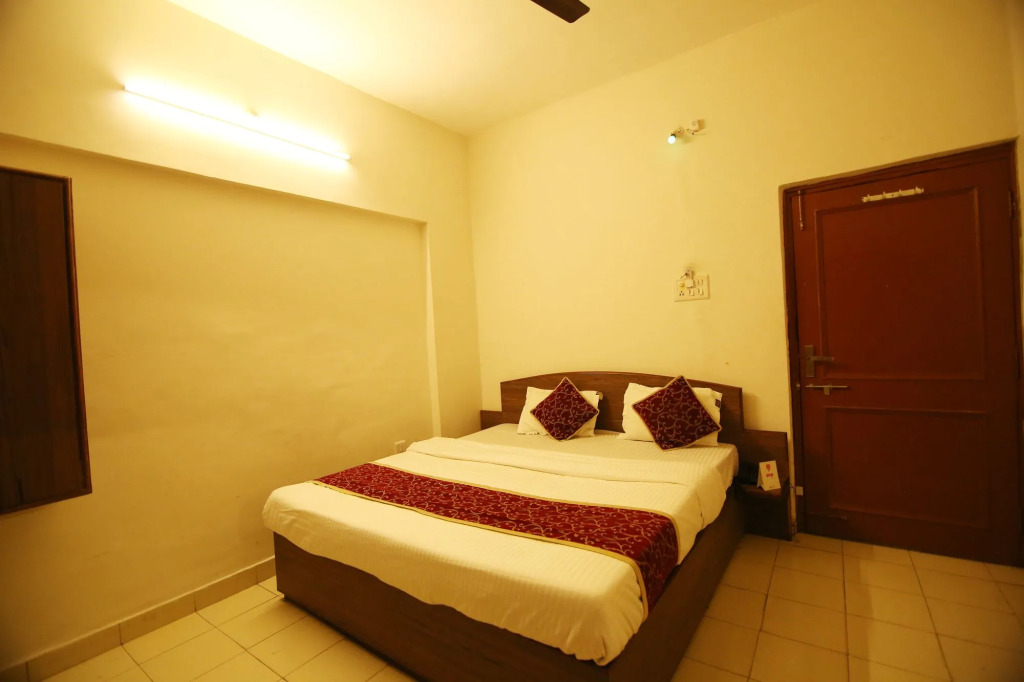 OYO 7859 Hotel Gurukripa