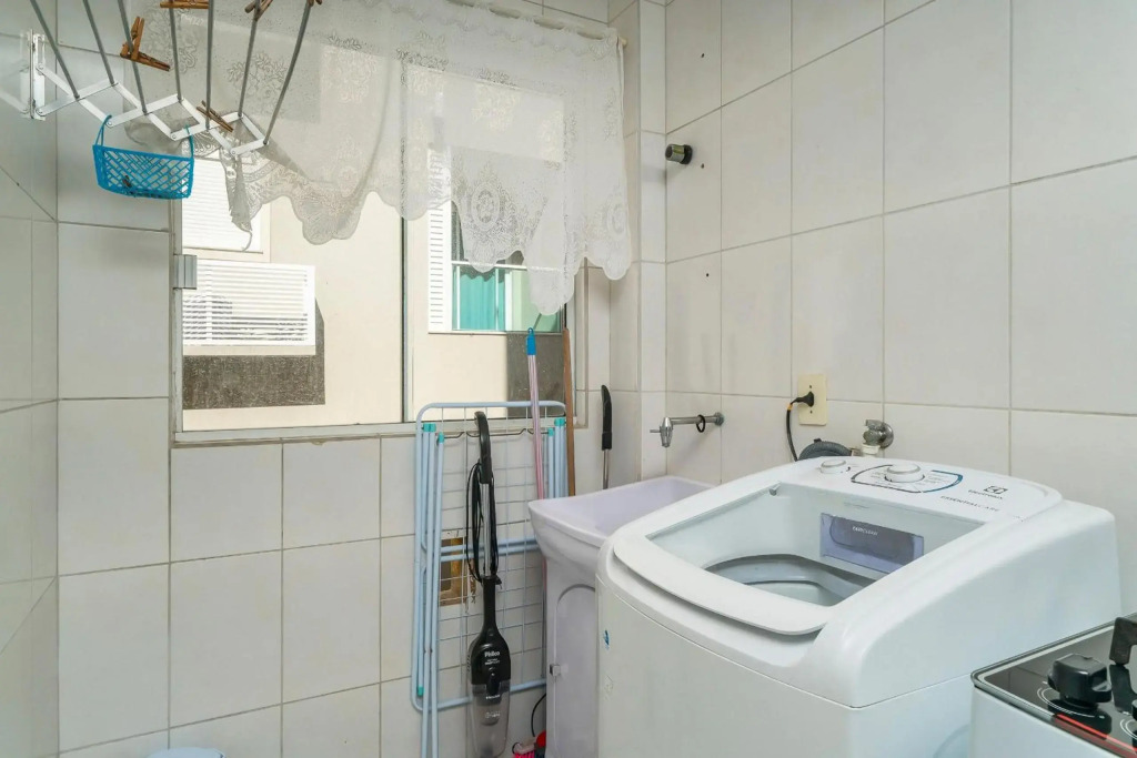 202B - Apartamento de 2 dormitórios para 05 pessoas, próximo ao mar na Praia de Bombas SC