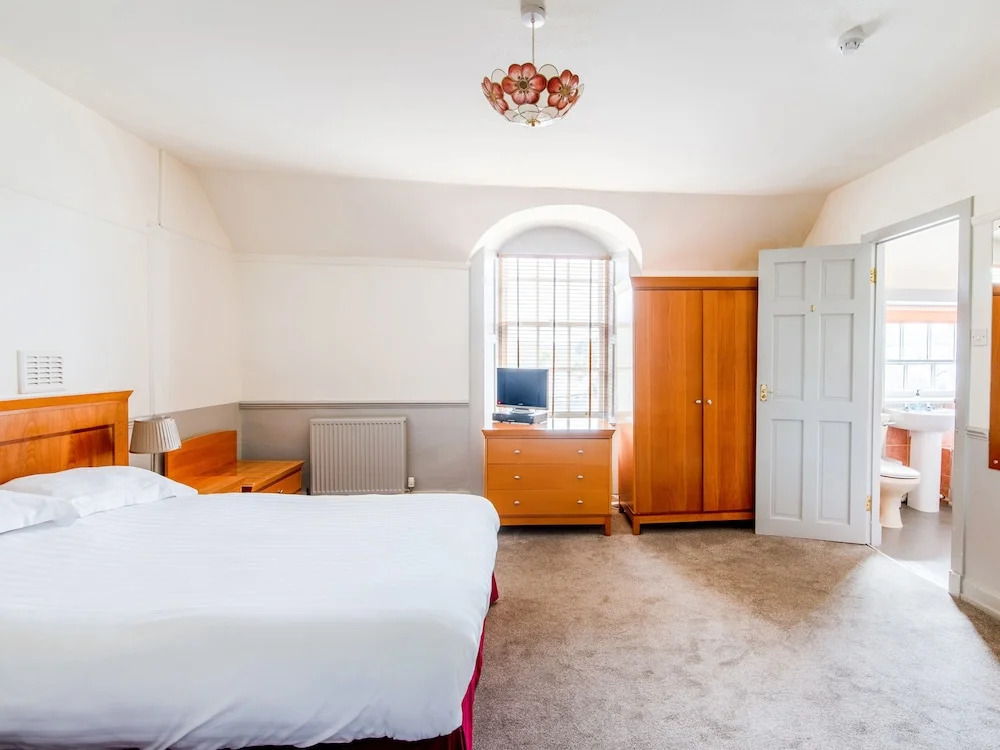 Clovenfords Hotel