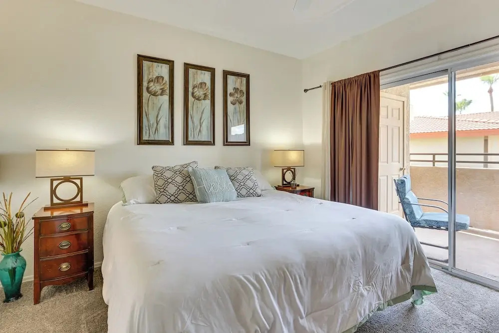 14 Mi to Dtwn: Phoenix Condo w/ Balcony & Spa!