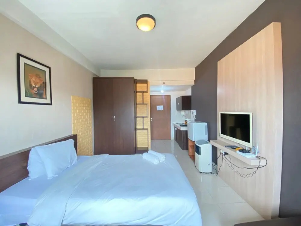 Bright Studio Room at Pinewood Apartment