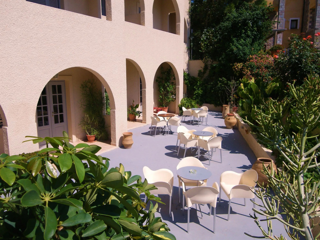 Angelina Boutique Escape